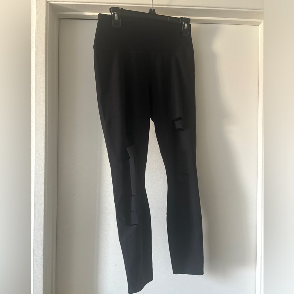 Distressed Alo leggings.